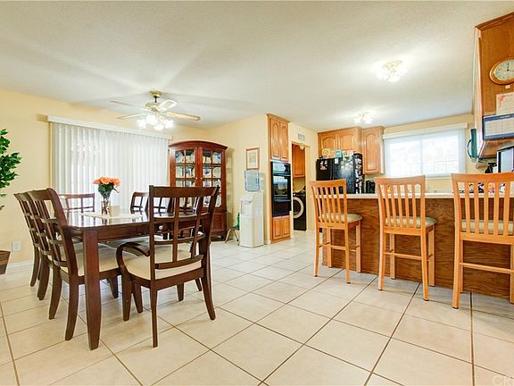 3rd image of 22523 Vanowen St