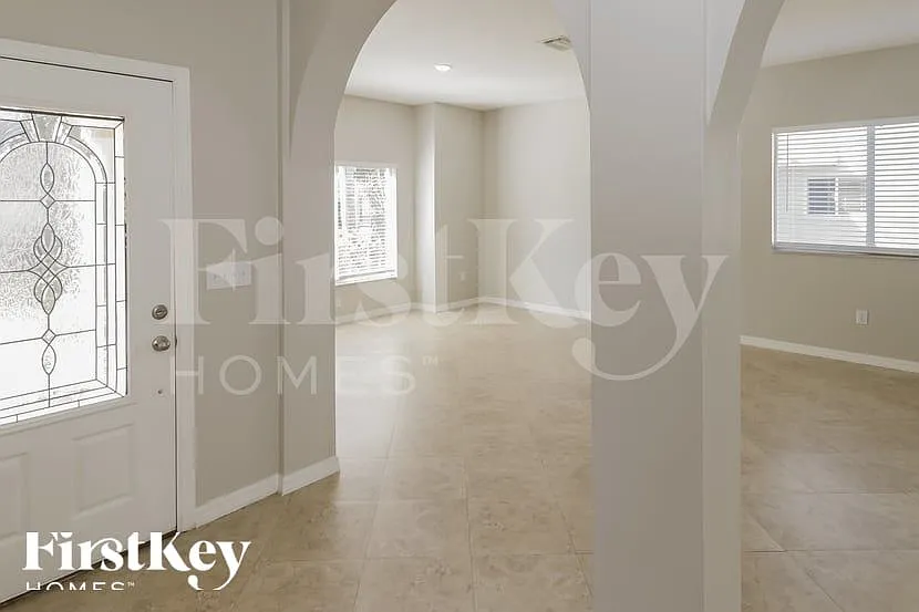 4 bed, 2.0 bath, 2315 sqft, $2,765 — Photo 3
