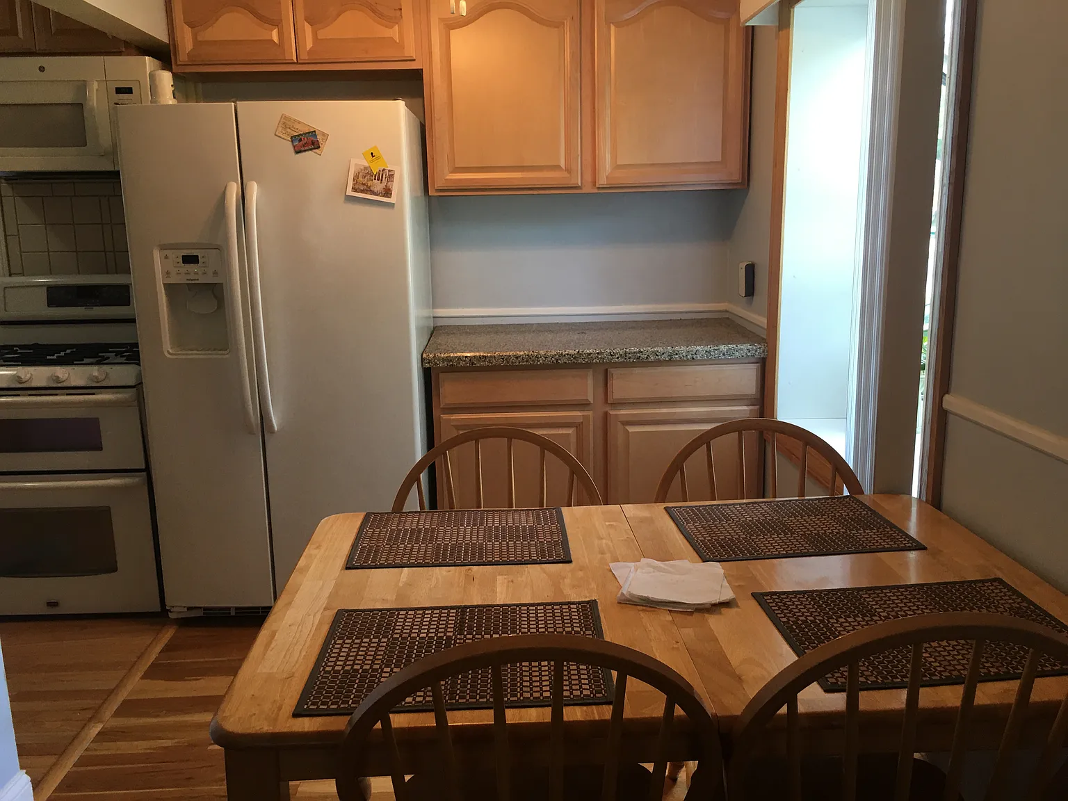 3 bed, 950 sqft, $1,650 — Photo 2
