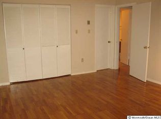 21 Manchester Ct, Red Bank, NJ 07701