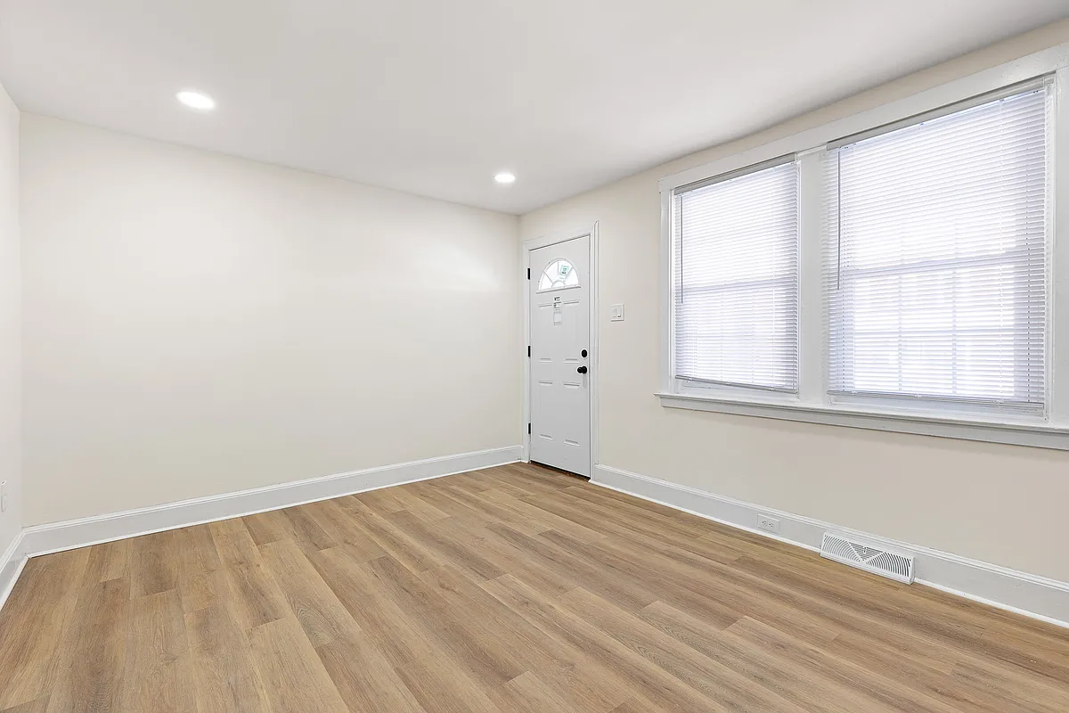Building Photo - 19 Denham Ave