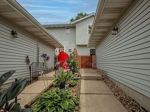 3rd image of 2591 Brookwood Dr