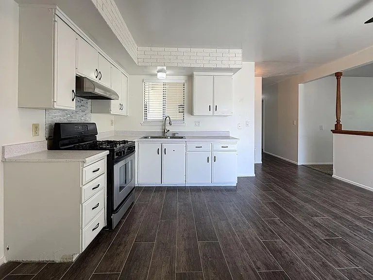 11231 Reddiford Ct — Photo 4