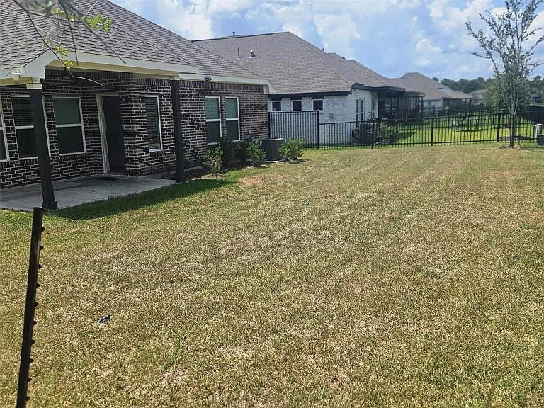 15019 Crown Manor Dr — Photo 24