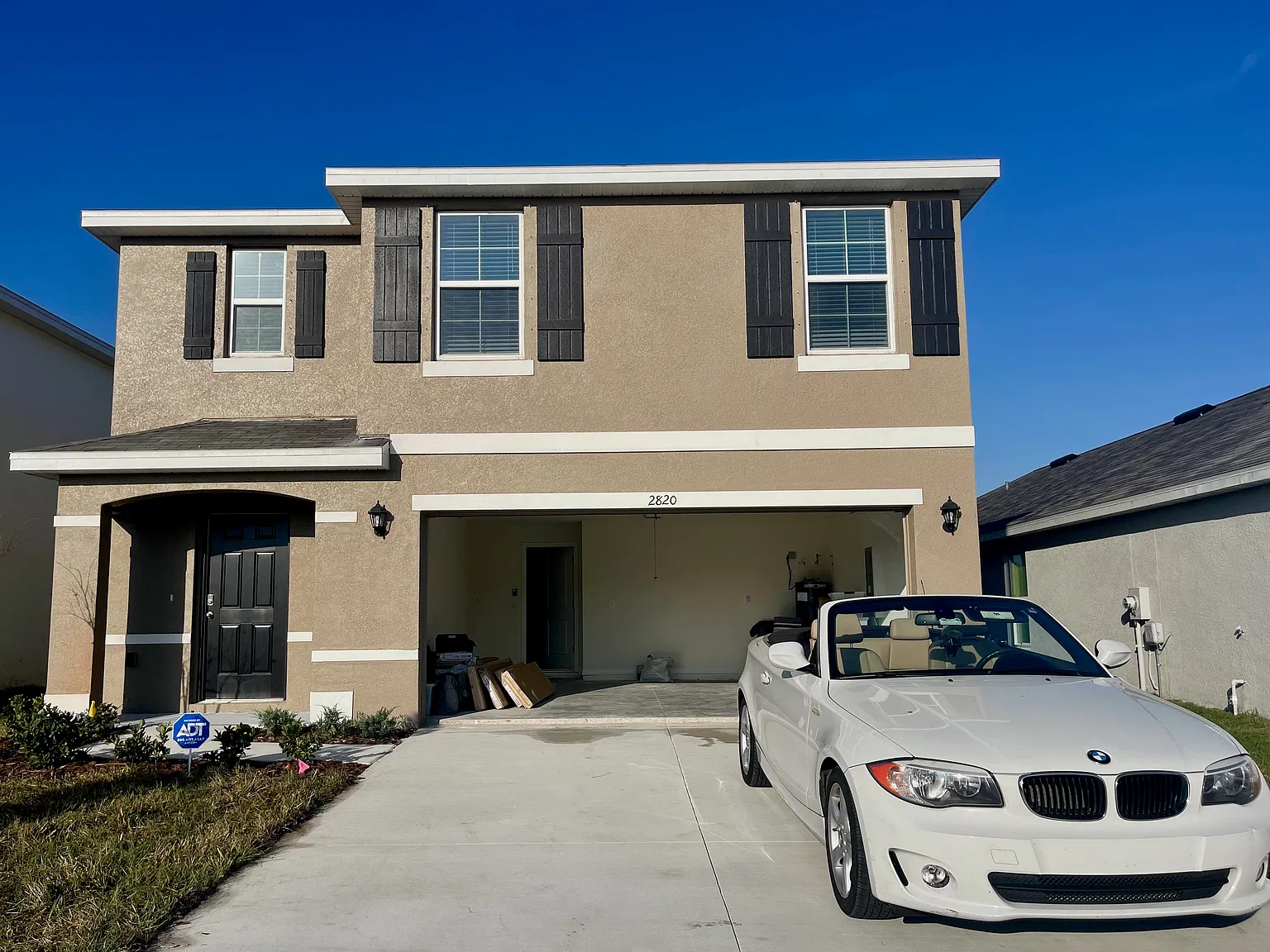 5 bed, 2400 sqft, $1,000 — Photo 1