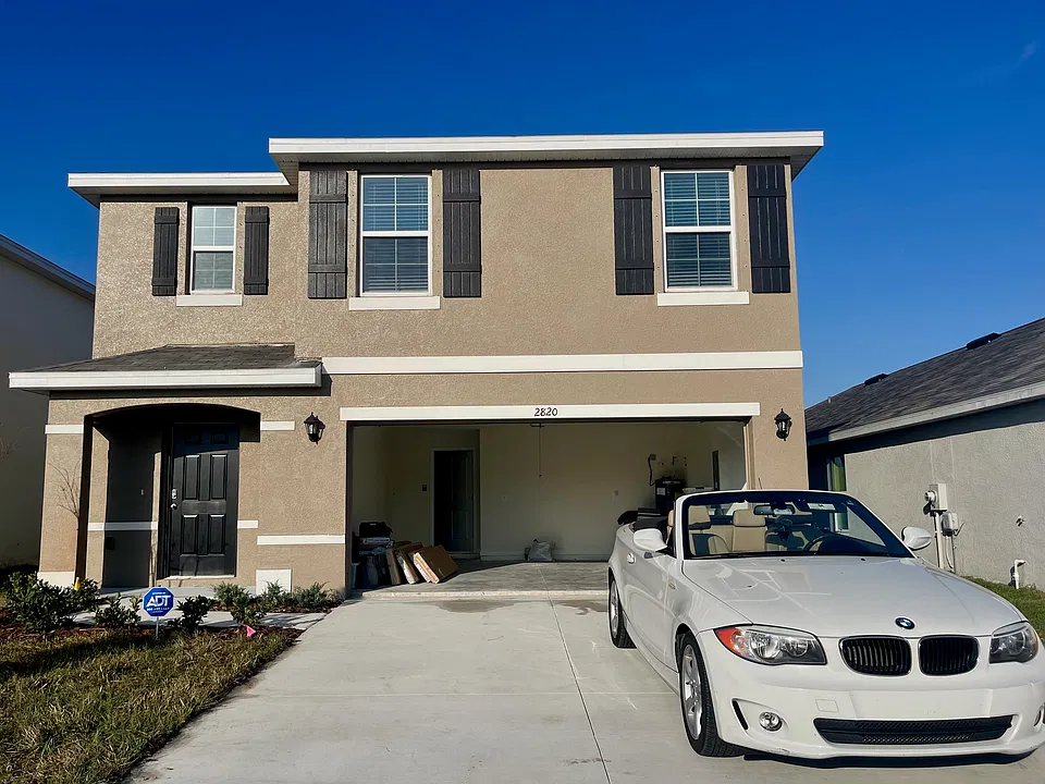 2820 Rock Sound St