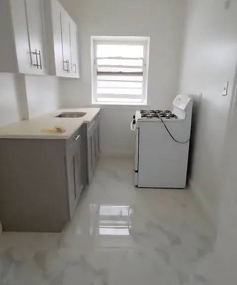 325 Roseville Ave — Photo 2
