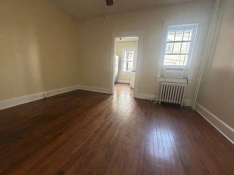 1003 Bank St — Photo 4