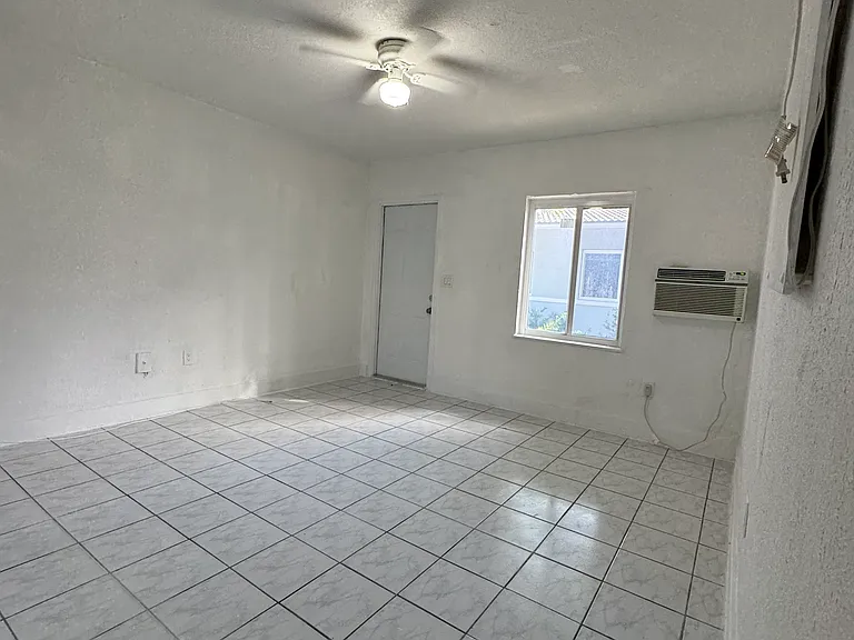 1556 SW 6th St #3 — Photo 5