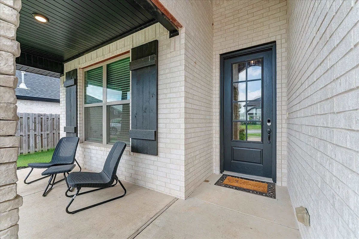 4 bed, 2845 sqft, $2,645 — Photo 3