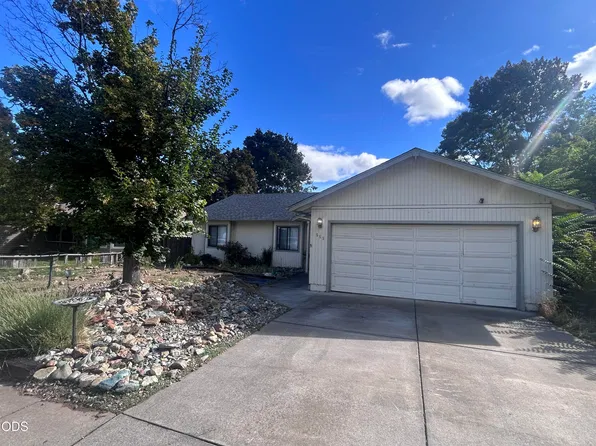 583 Snowy Butte Ln, Central Pt, OR 97502