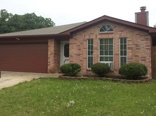 1303 Crest Dr, Mansfield, TX 76063