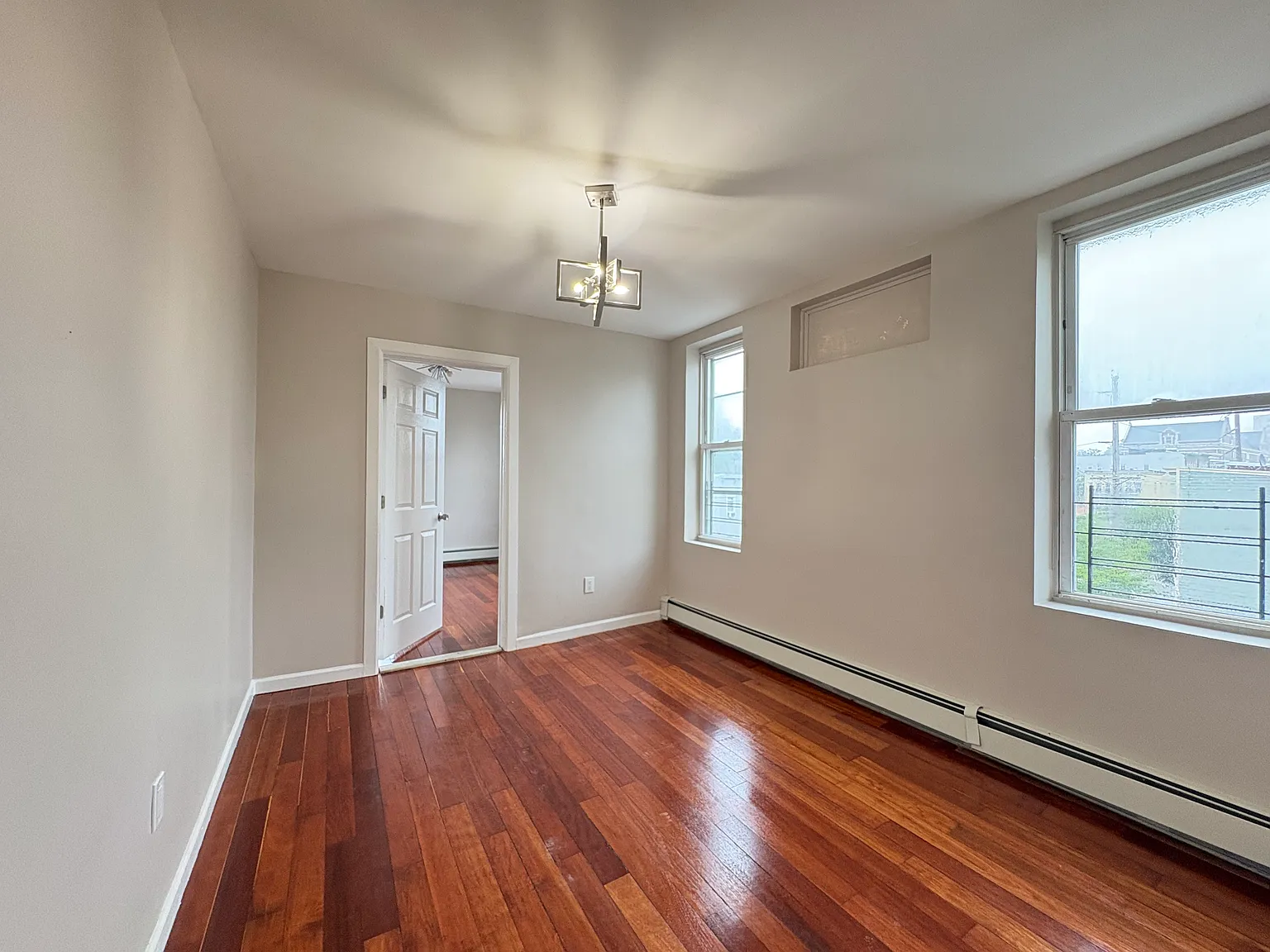 2 bed, 850 sqft, $1,700 — Photo 2