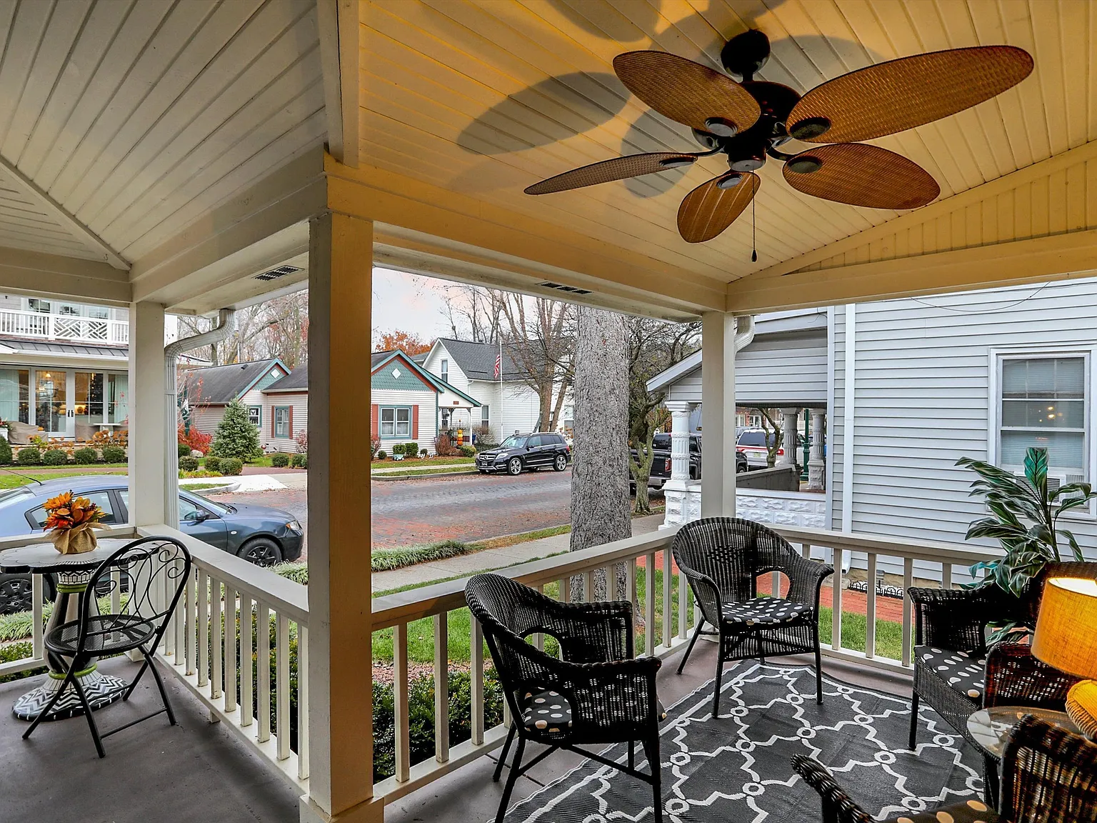 3 bed, 2570 sqft, $3,500 — Photo 2