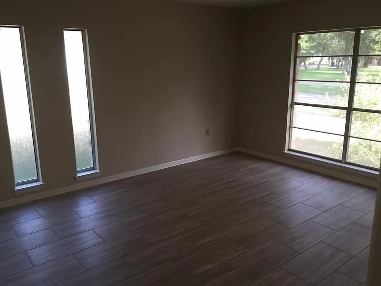 724 Whispering Oaks Dr — Photo 20