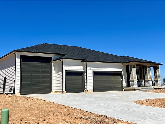 3rd image of 16263 Geneva Court