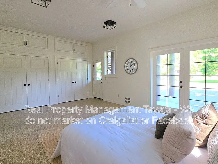 5560 Hillard Rd — Photo 12