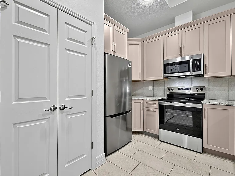 14 Ullynn Pl #A — Photo 30