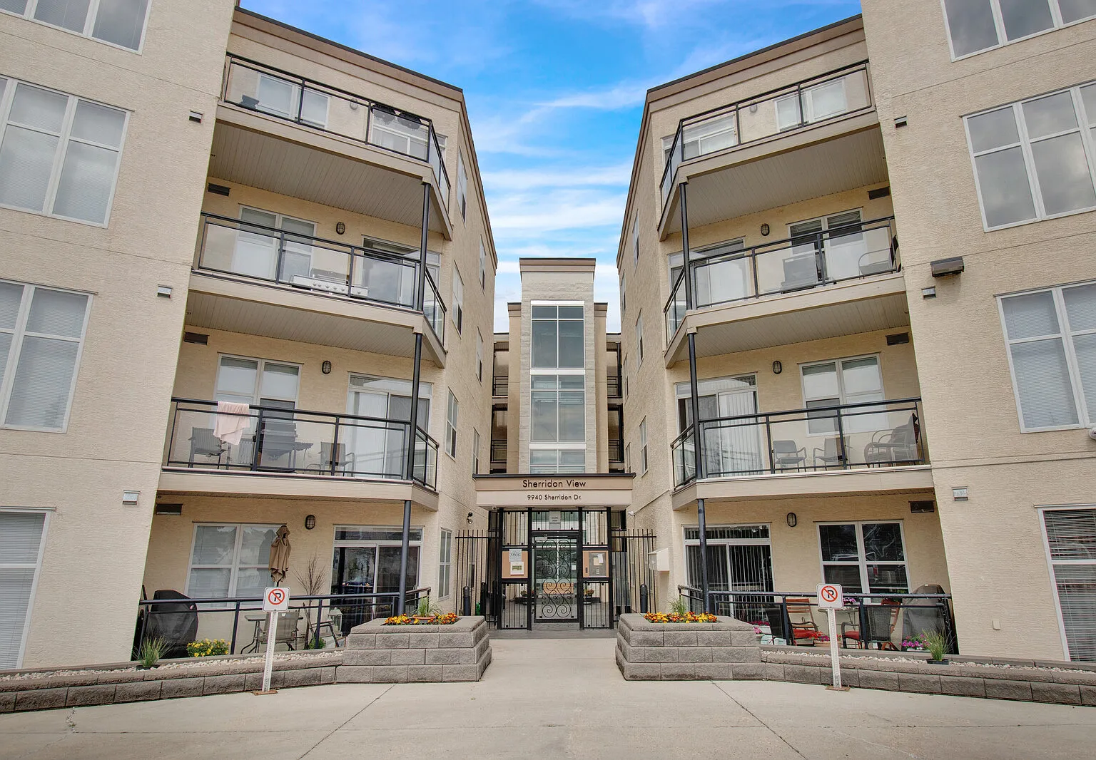 2 Bed 2 Bath Fully Furnished Executive Suite! — Photo 1