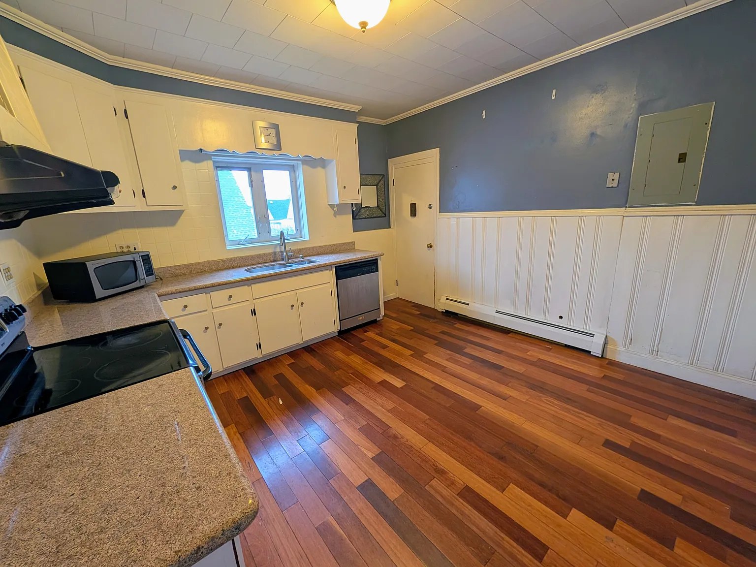 92 Medford St — Photo 2