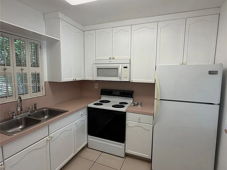 7505 SW 82nd St #206 — Photo 8