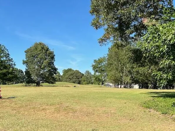 6 N Lake Cir, Manning, SC 29102