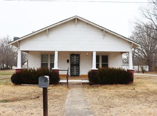 107 College St, Bruceton, TN 38317