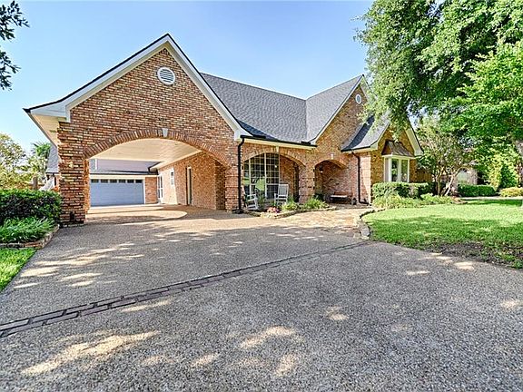 4th image of 1003 Cambridge Dr