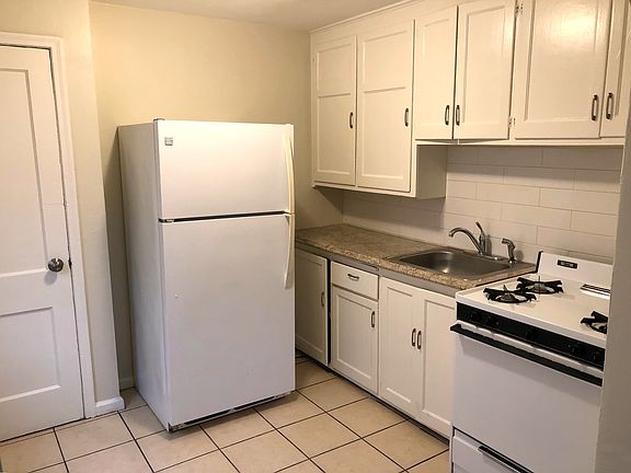 Kitchen, Oven/Range (gas), Fridge
