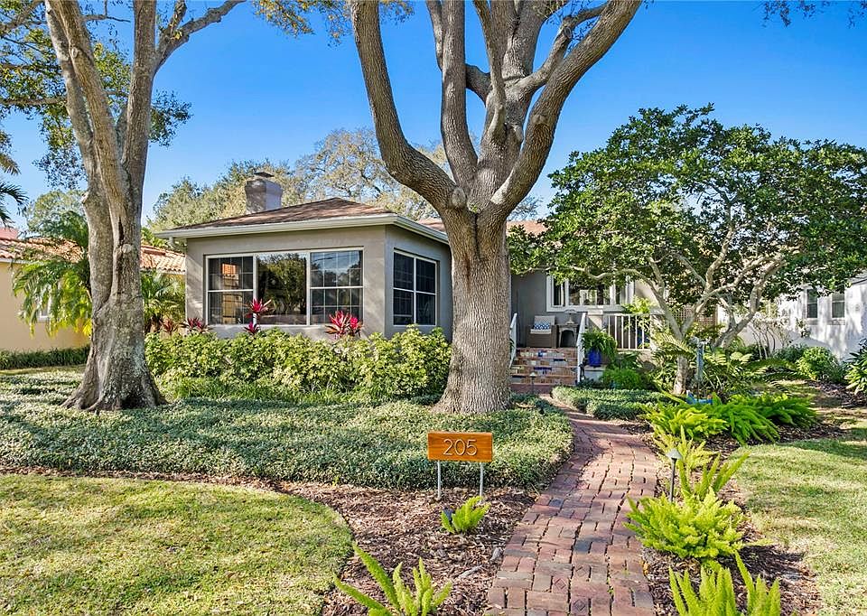 1st image of 205 25TH AVENUE NE