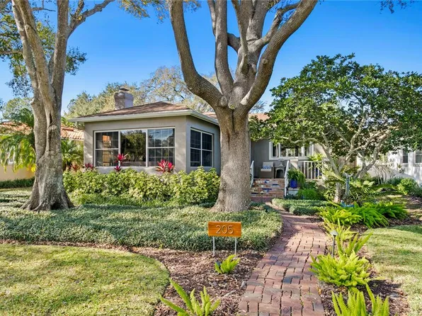 205 25th Ave NE, Saint Petersburg, FL 33704
