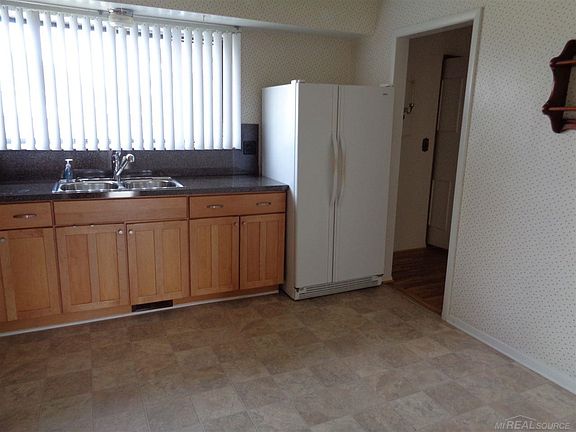 4th image of 833 Sheffield Dr