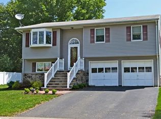 8 Bennett Pl, Middletown, NJ 07748