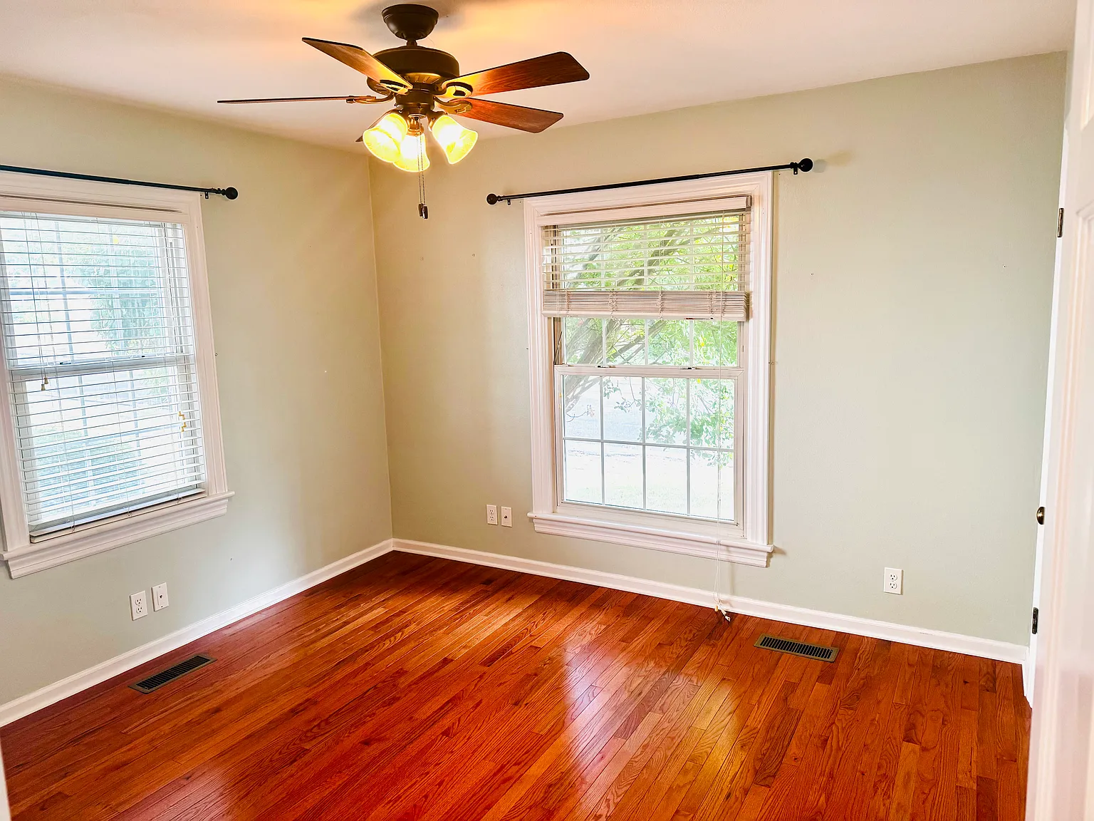1027 E Elmhurst Ave — Photo 4