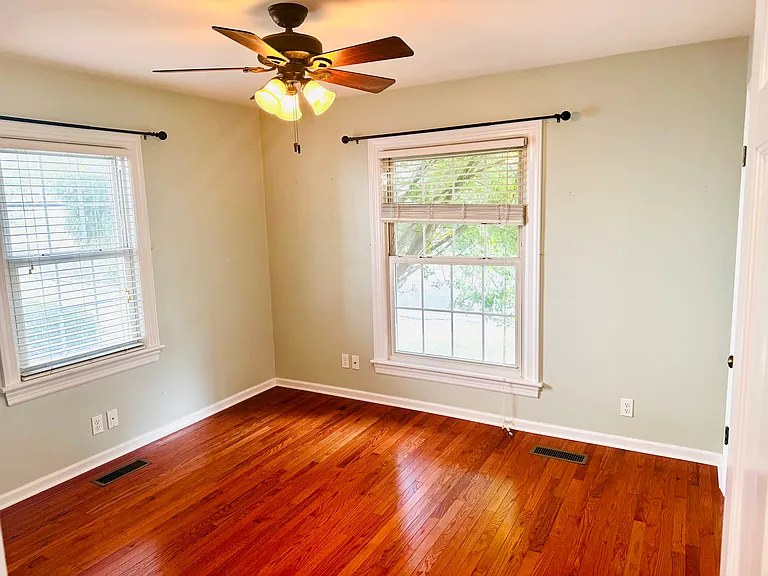1027 E Elmhurst Ave — Photo 4