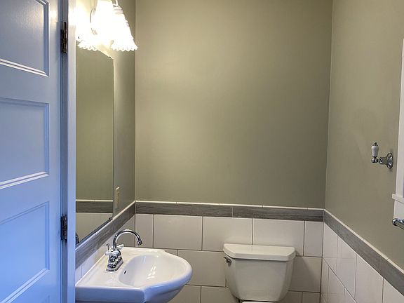 5th image of 209 E High St #209