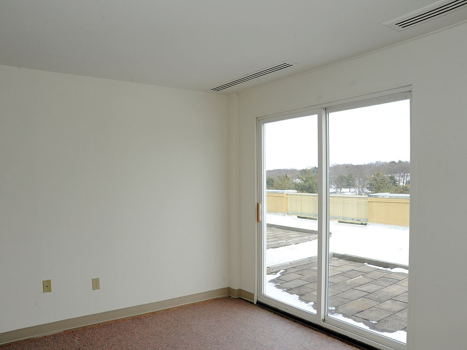 1st image of 1199 Whitney Ave #Penthouse 1