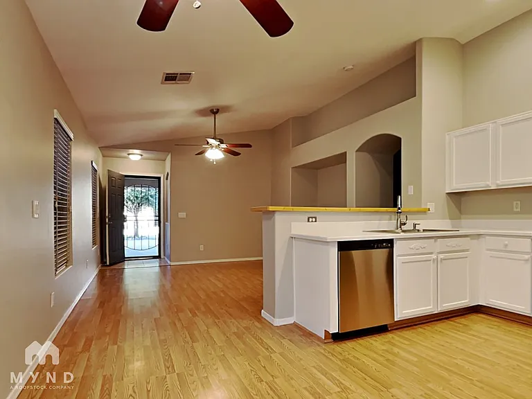 1423 E Poncho Ln — Photo 5
