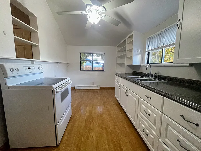 1016 E Columbia Ave — Photo 6