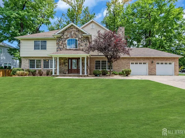 994 Feather Bed Ln, Edison, NJ 08820