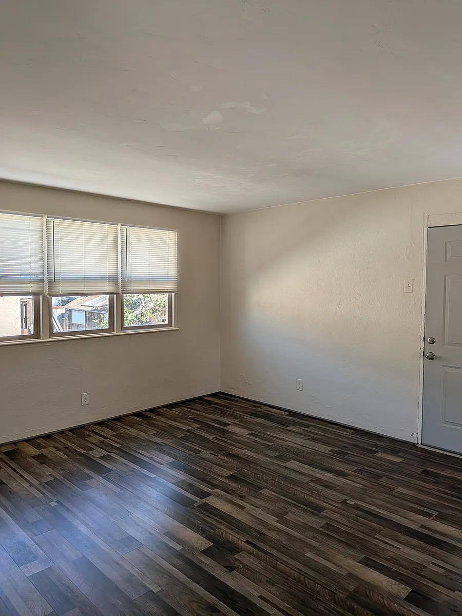 Building Photo - 610 Union Ave #C