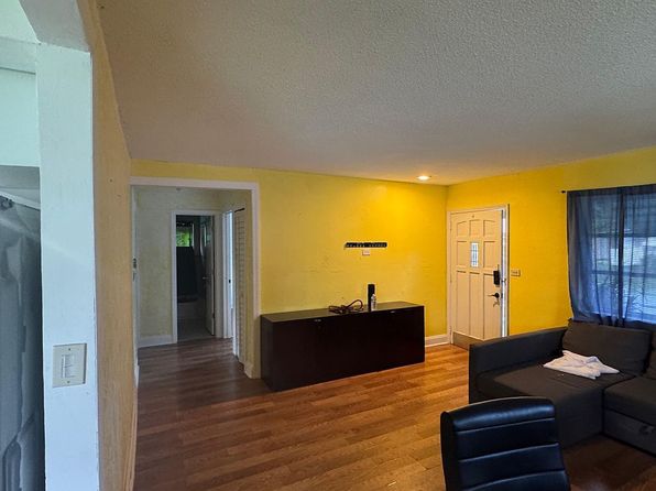 2704 NW 48th St