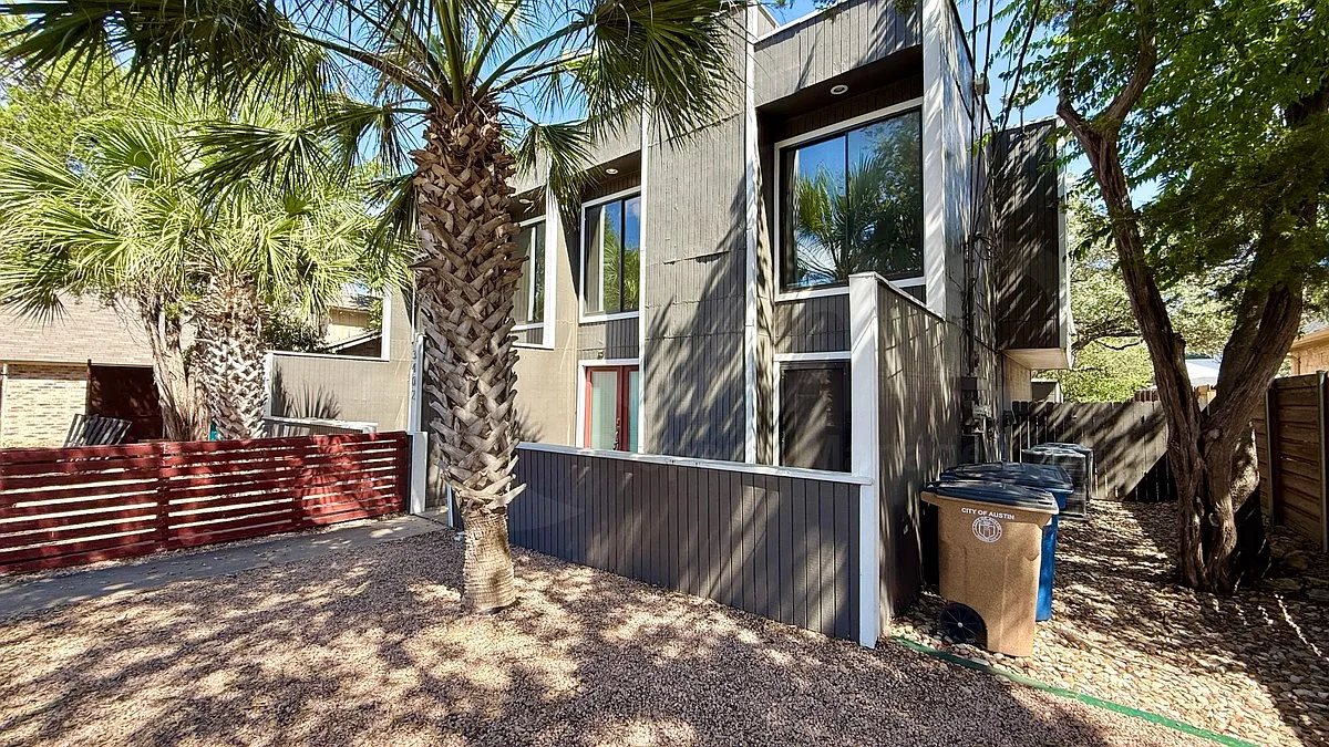 2 bed, 1.0 bath, 1500 sqft, $1,700 — Photo 2
