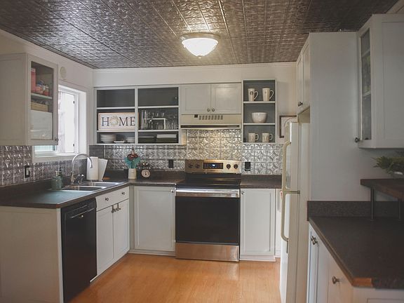 2nd image of 1506 3rd Ave