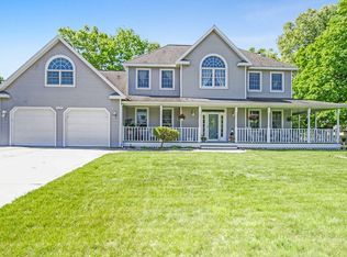 5160 Ossad Dr, Norton Shores, MI 49441
