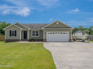 196 Great Neck Landing Rd, Hubert, NC 28539