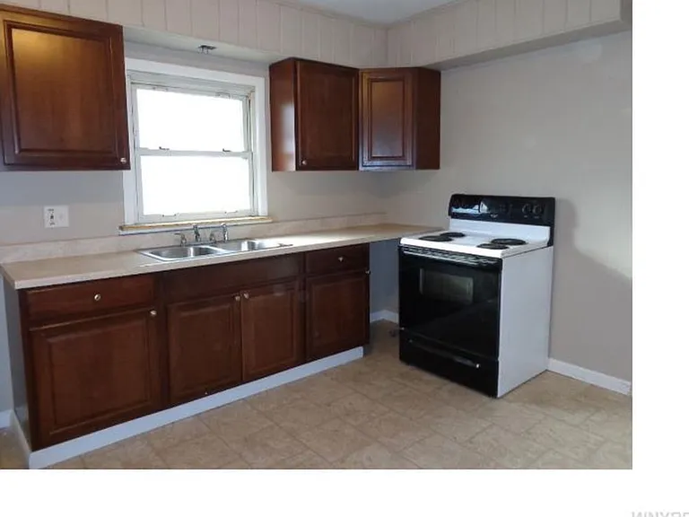 237 Barton St #2 — Photo 6