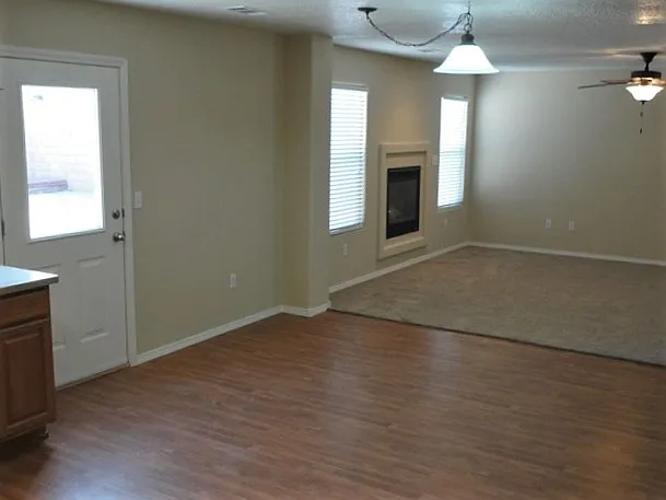 1232 Maple Meadows Dr NE — Photo 5