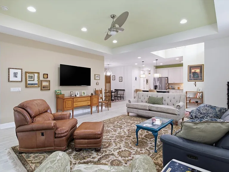 511 Landshark Blvd — Photo 6