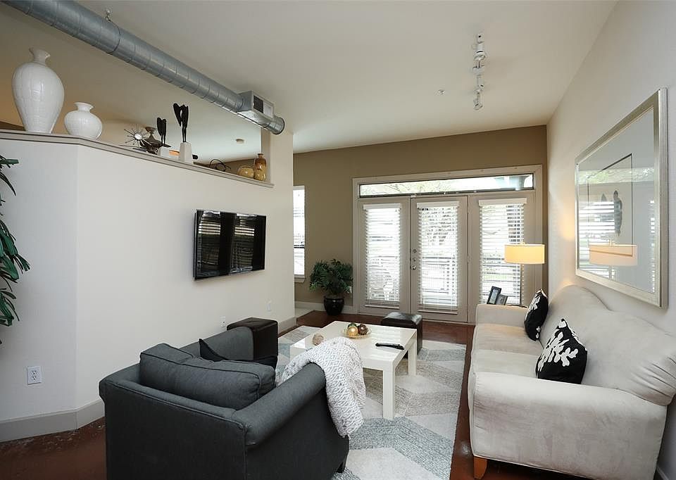 1st image of 1901 Post Oak Blvd APT 1215